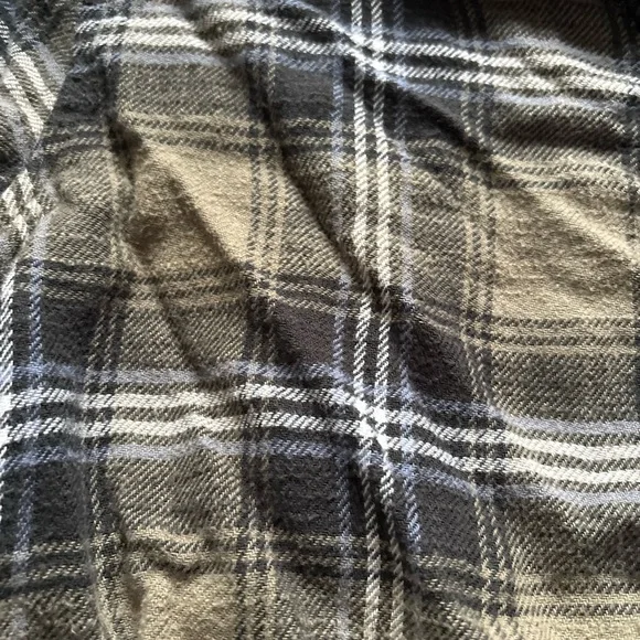 American Eagle Outfitters Distressed Green Plaid Button-Down Shirt - Picture 4 of 13